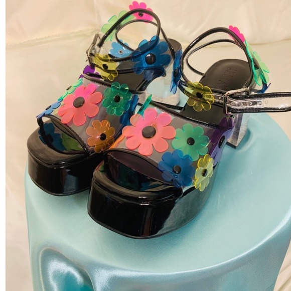 SOLD DELIA’S by Dollskill platform sandals - Picture 2 of 4